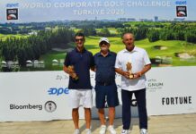 World Corporate Golf Challenge’ta şampiyonluk Armada’nın Oğuz Şenol Yüce ve Mevlüt Çavuşoğlu, Matrix'in kurucusu Yavuz Üngör ile ödül töreninde...