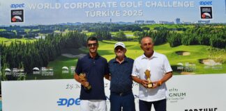 World Corporate Golf Challenge’ta şampiyonluk Armada’nın Oğuz Şenol Yüce ve Mevlüt Çavuşoğlu, Matrix'in kurucusu Yavuz Üngör ile ödül töreninde...
