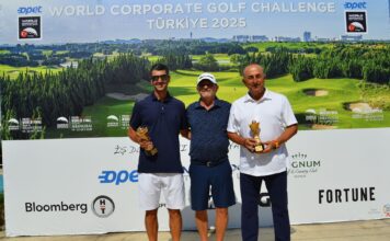 World Corporate Golf Challenge’ta şampiyonluk Armada’nın Oğuz Şenol Yüce ve Mevlüt Çavuşoğlu, Matrix'in kurucusu Yavuz Üngör ile ödül töreninde...